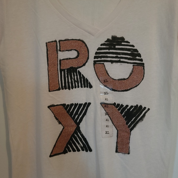 Roxy Tshirt. XL - Picture 2 of 5
